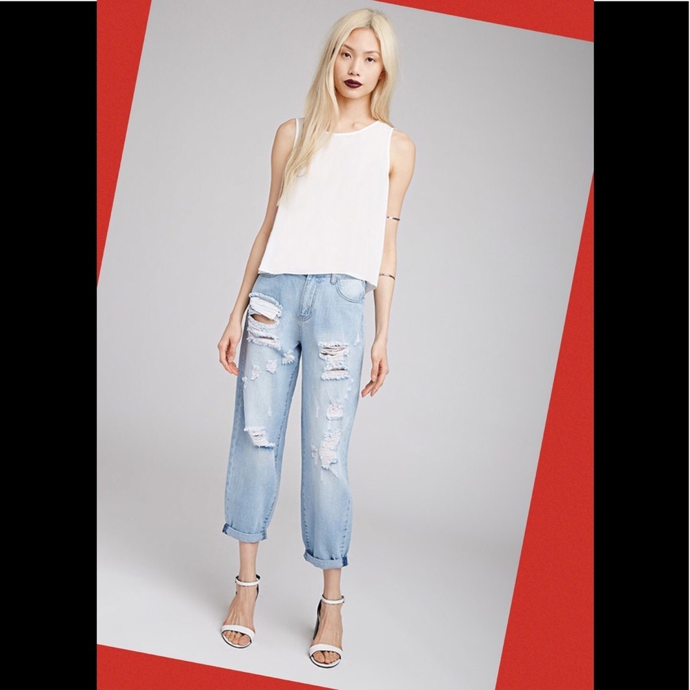DISTRESSED JEANS
